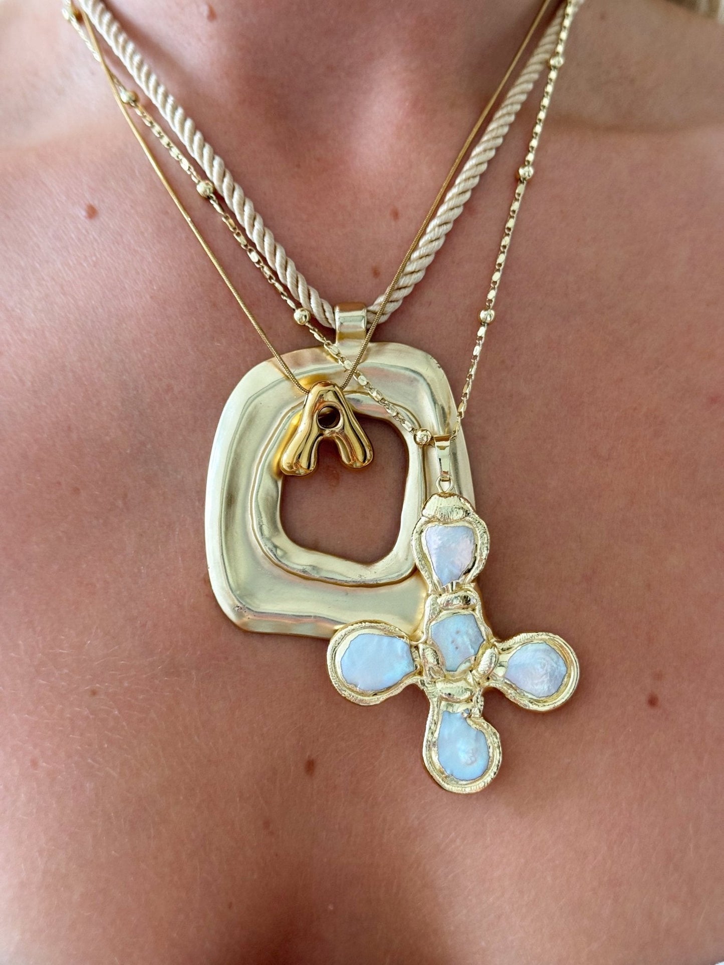 VIE INITIAL NECKLACE